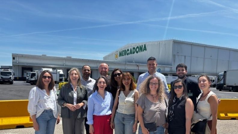 Estudiantes de Eucagro visitan el centro logístico de Mercadona