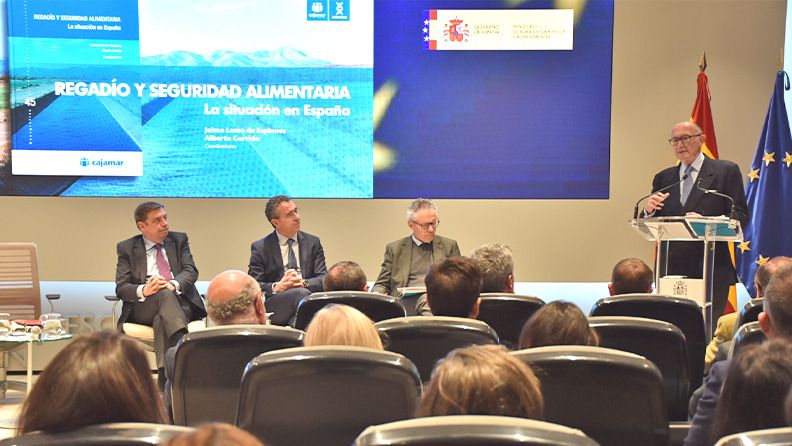 Jaime Lamo de Espinosa durante la presentación de  ‘Regadío y seguridad alimentaria. La situación en España’.