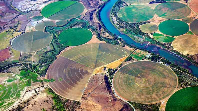 cultivos circulares vistos desde el cielo, economía circular