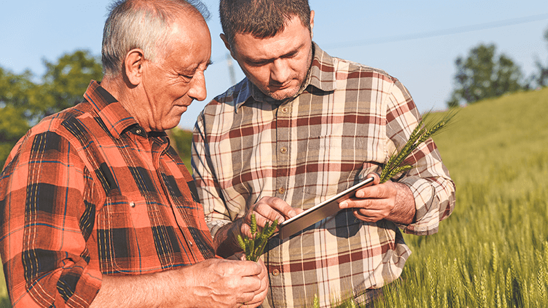 Dos generaciones de agricultores 