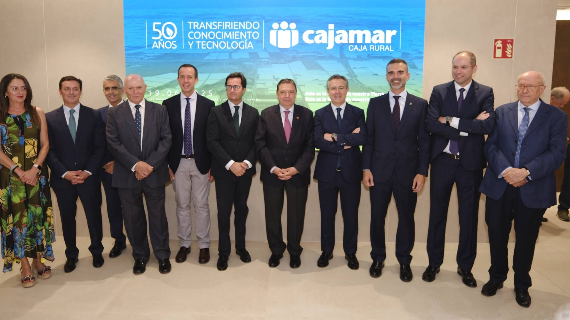 Alta dirección de Cajamar y representantes de los principales organismos públicos
