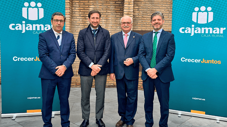 El acuerdo lo han rubricado el presidente del CACITI, José Zayas López, y el director territorial Sur y Extremadura de Cajamar, Francisco Martínez Ibáñez