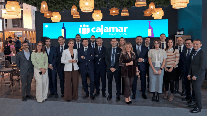 La banca cooperativa Cajamar, entidad financiera oficial de la Barcelona Wine Week 2025 (BWW), acompaña en esta nueva edición a las más de 1.200 empresas españolas de 81 Denominaciones de Origen.