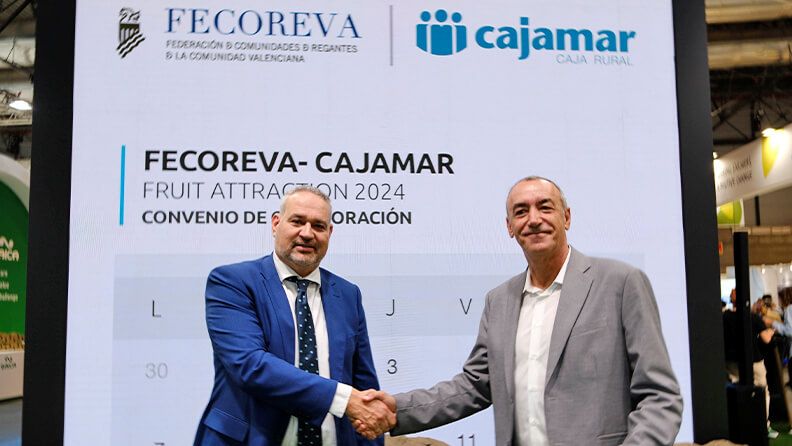 El director territorial de Cajamar, Jesús García, y el presidente de FECOREVA, Pascual Broch.