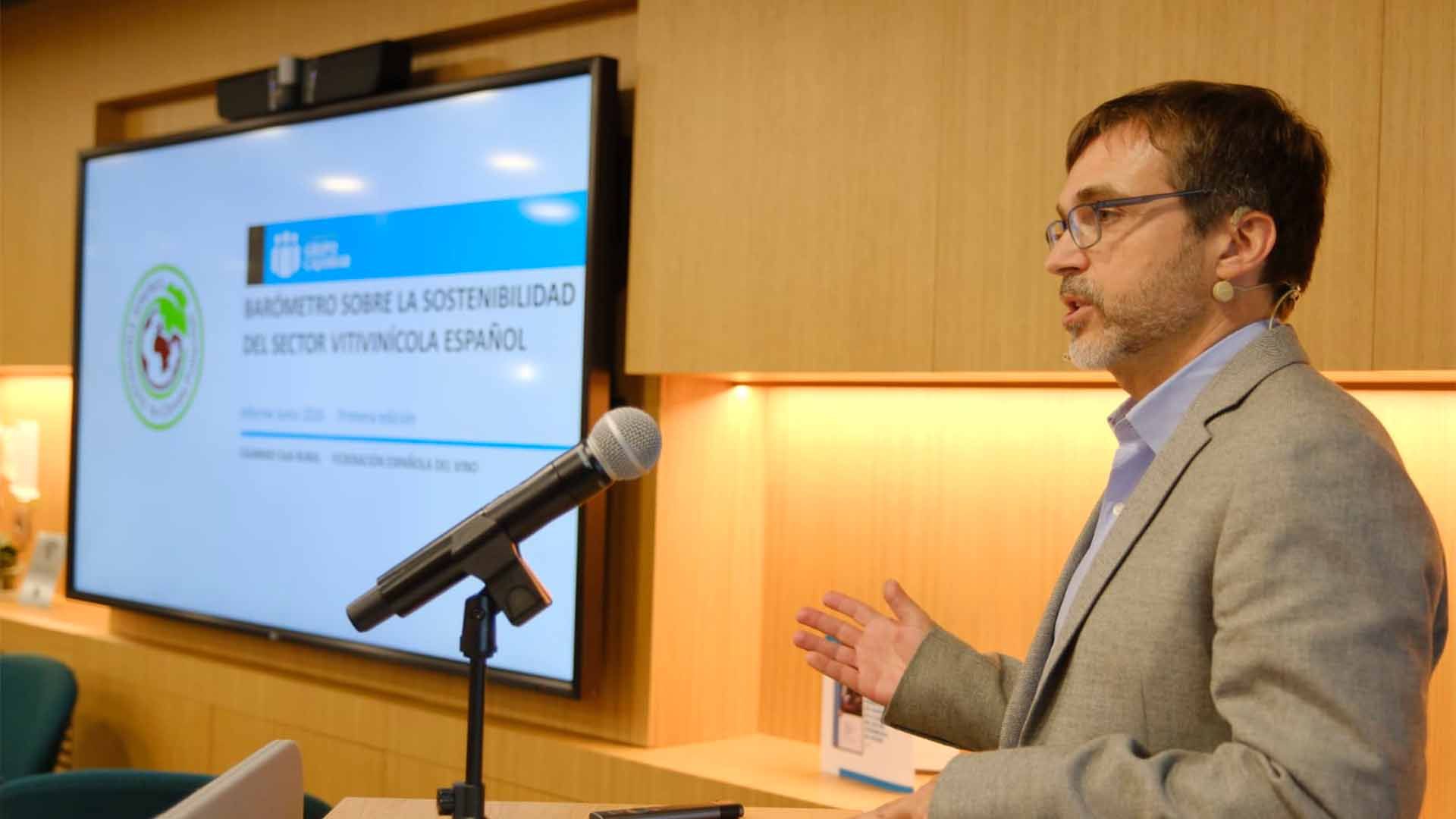Presentación del primer 'Barómetro sobre la sostenibilidad del sector vitivinícola en España' de Cajamar y la FEV.
