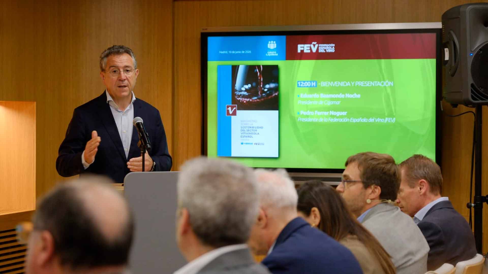 Presentación del primer 'Barómetro sobre la sostenibilidad del sector vitivinícola en España' de Cajamar y la FEV.