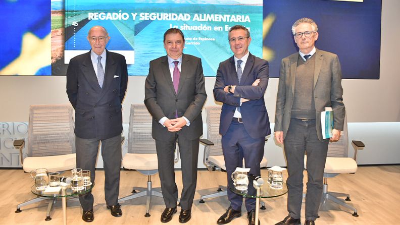 De izquierda a derecha: Jaime Lamo de Espinosa, Luis Planas, Eduardo Baamonde y Alberto Garrido.