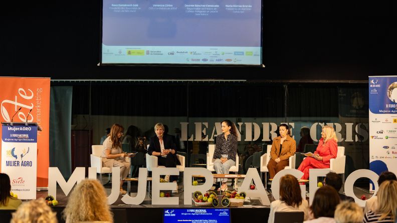 1º mesa redonda  X Foro Nacional Mujer Agro