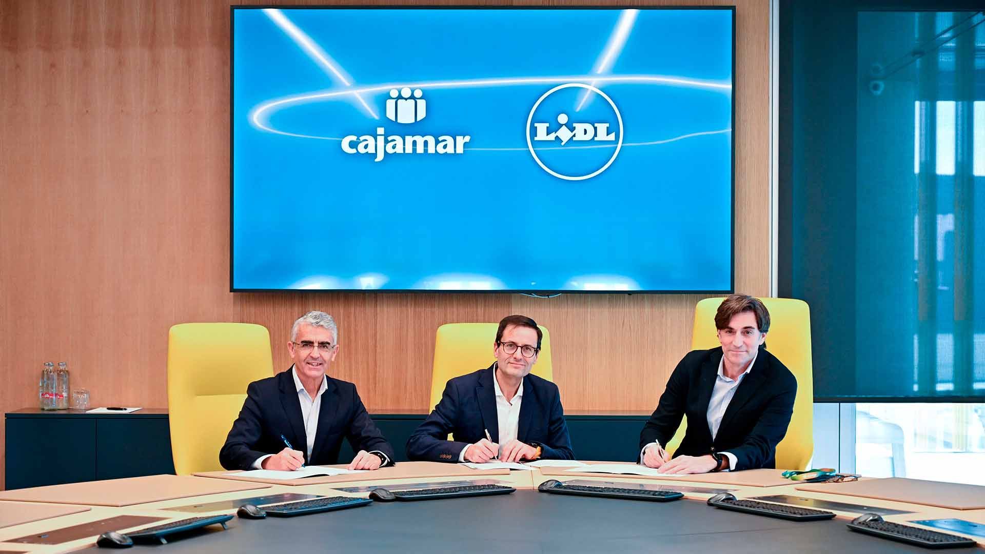 Firma del acuerdo de colaboración entre Grupo Cooperativo Cajamar y Lidl.