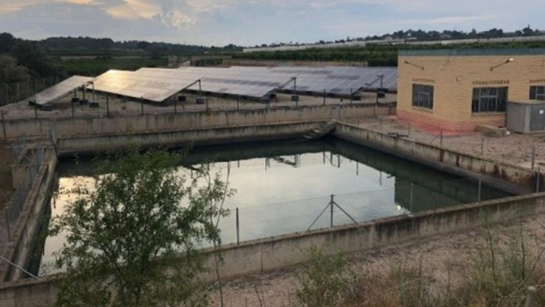 Instalación de riego localizado en una explotación agrícola