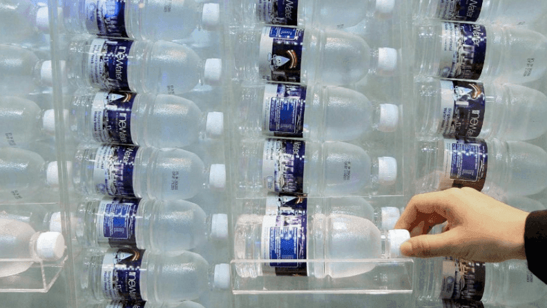 Botellas de plástico.