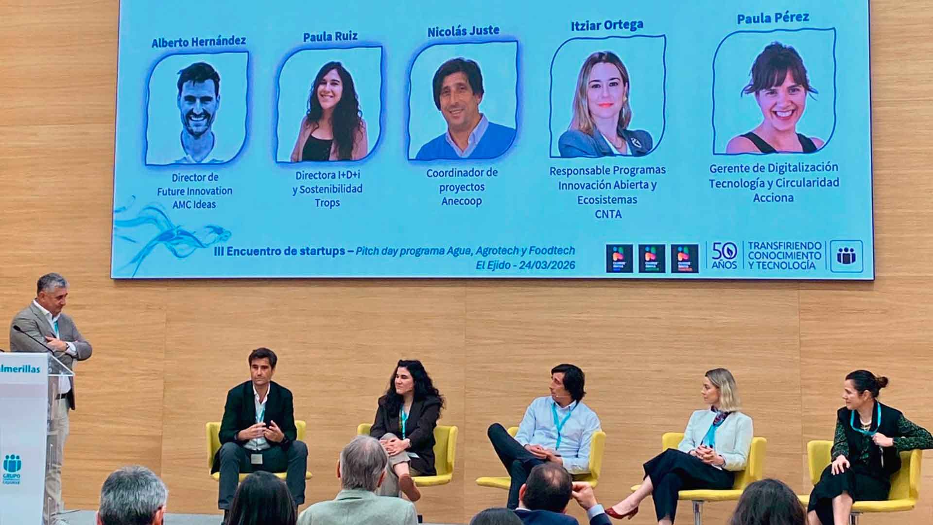 Mesa redonda: 'Impulsando soluciones reales desde la colaboración sectorial. Innovación abierta'.