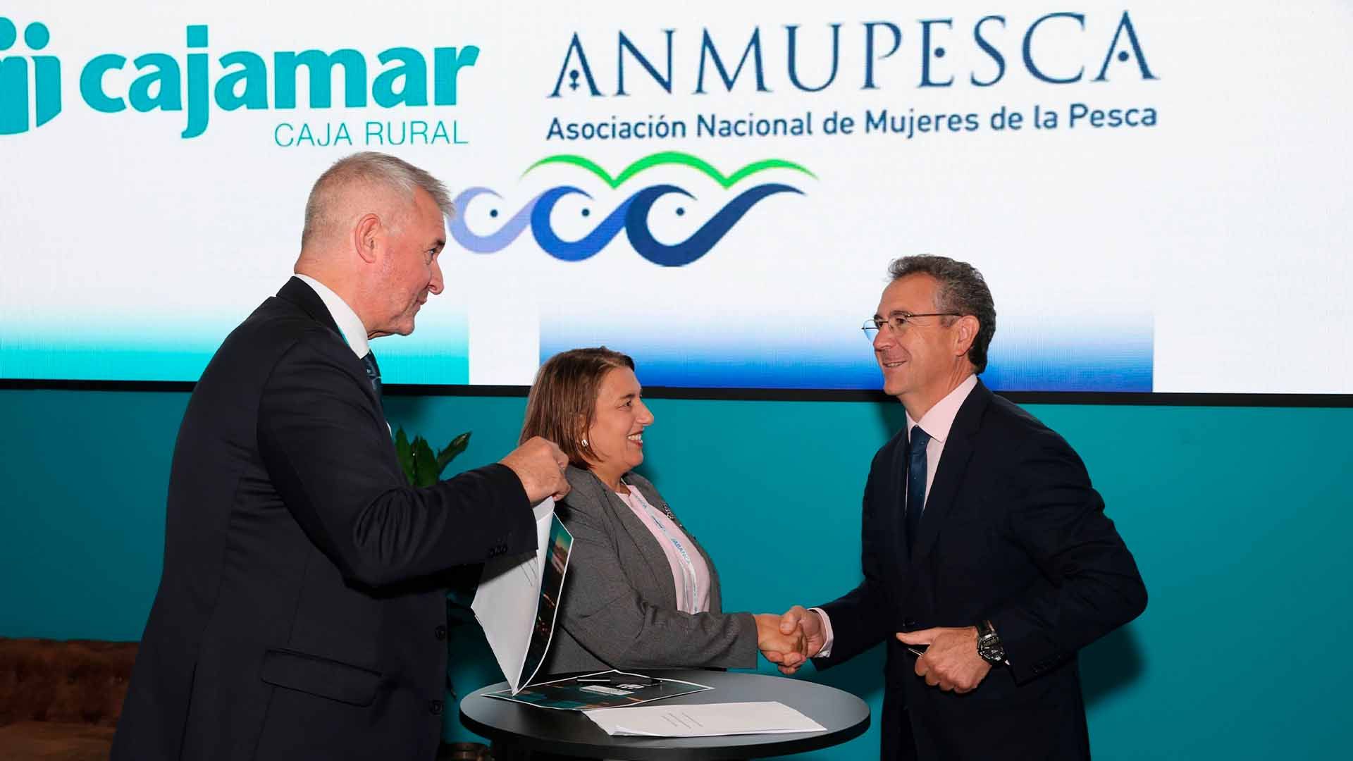 Firma del convenio con ANMUPESCA.