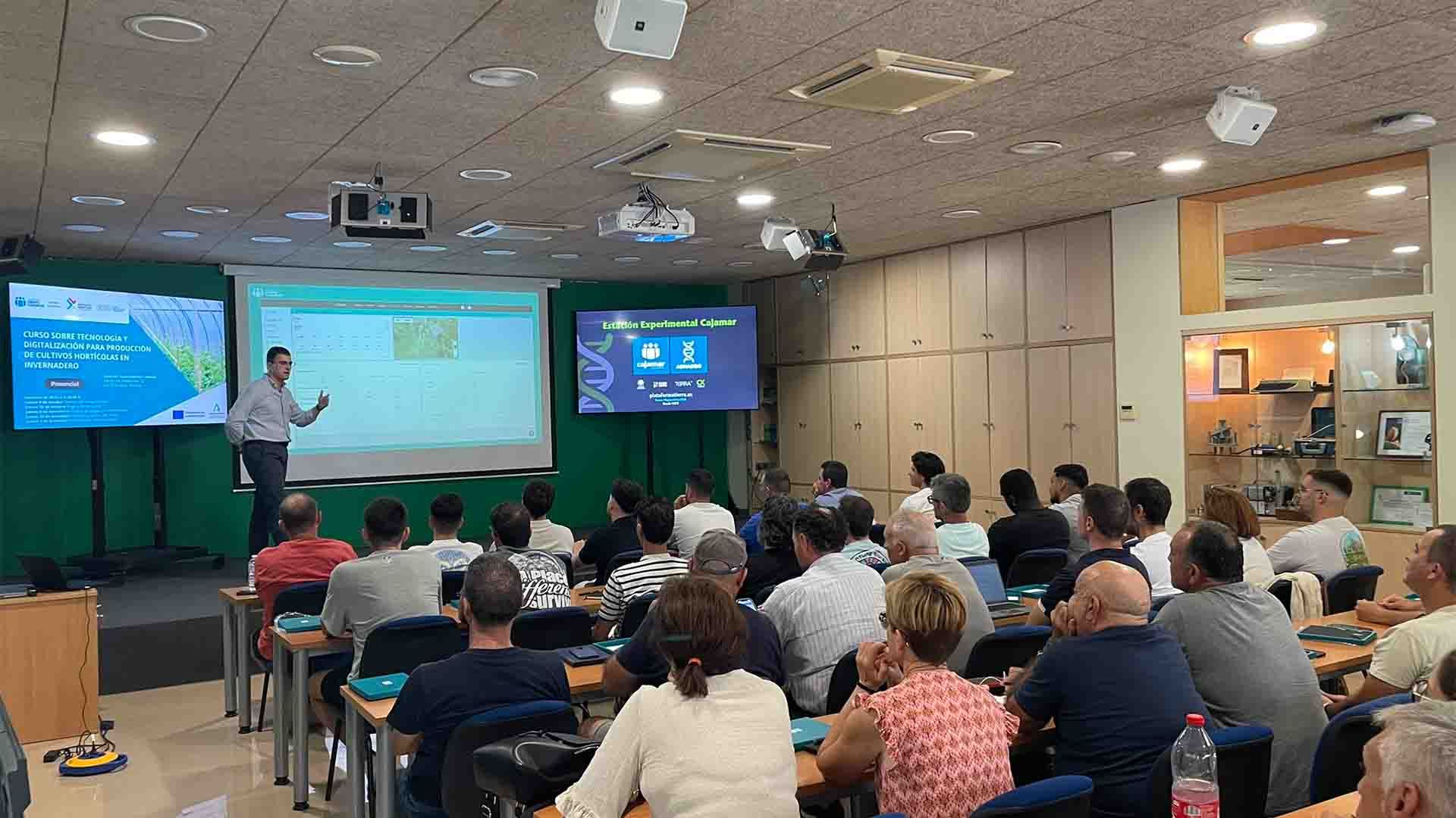 Curso sobre tecnología y digitalización para producción de cultivos hortícolas en invernadero