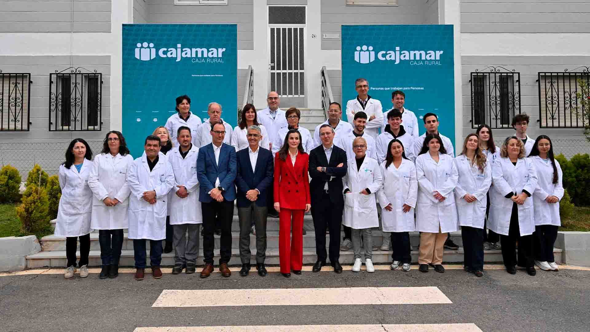 La Reina recorre las instalaciones del centro tecnológico con motivo de su 50 aniversario.
