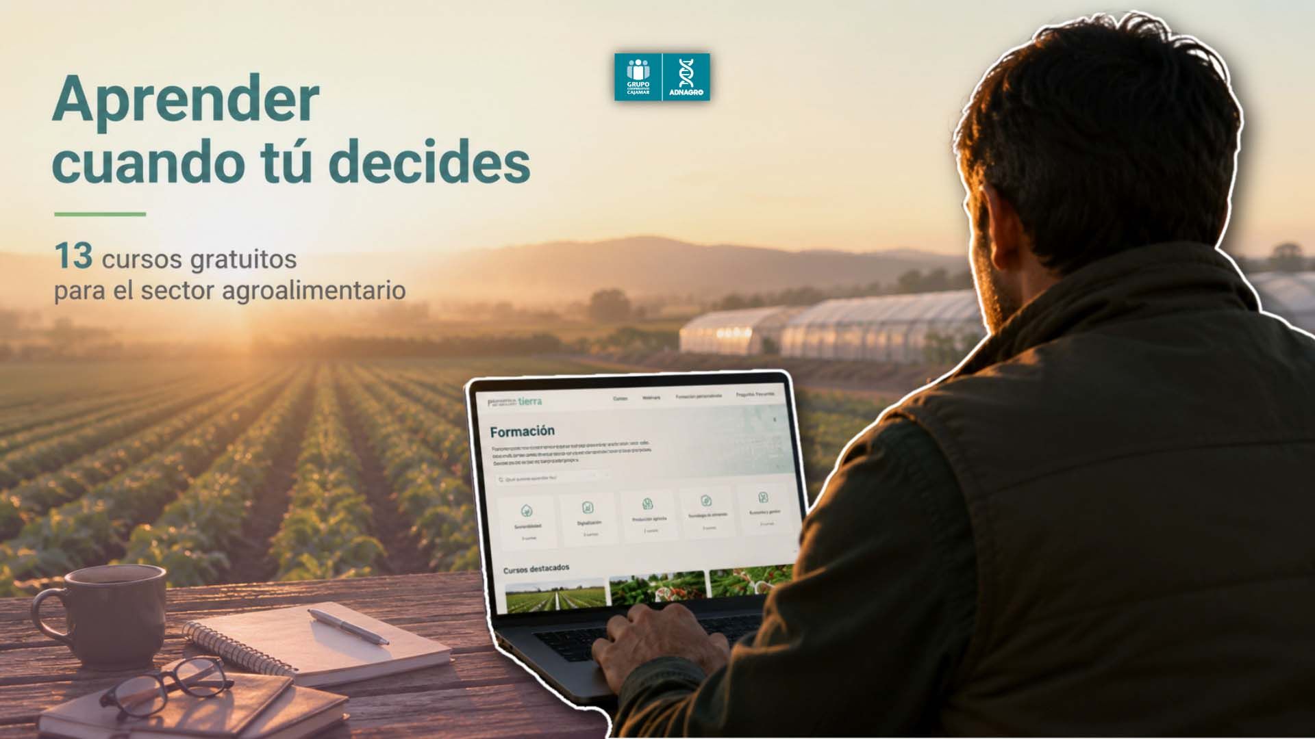 Hombre aprende cursos agroalimentarios gratuitos online en un campo al atardecer.