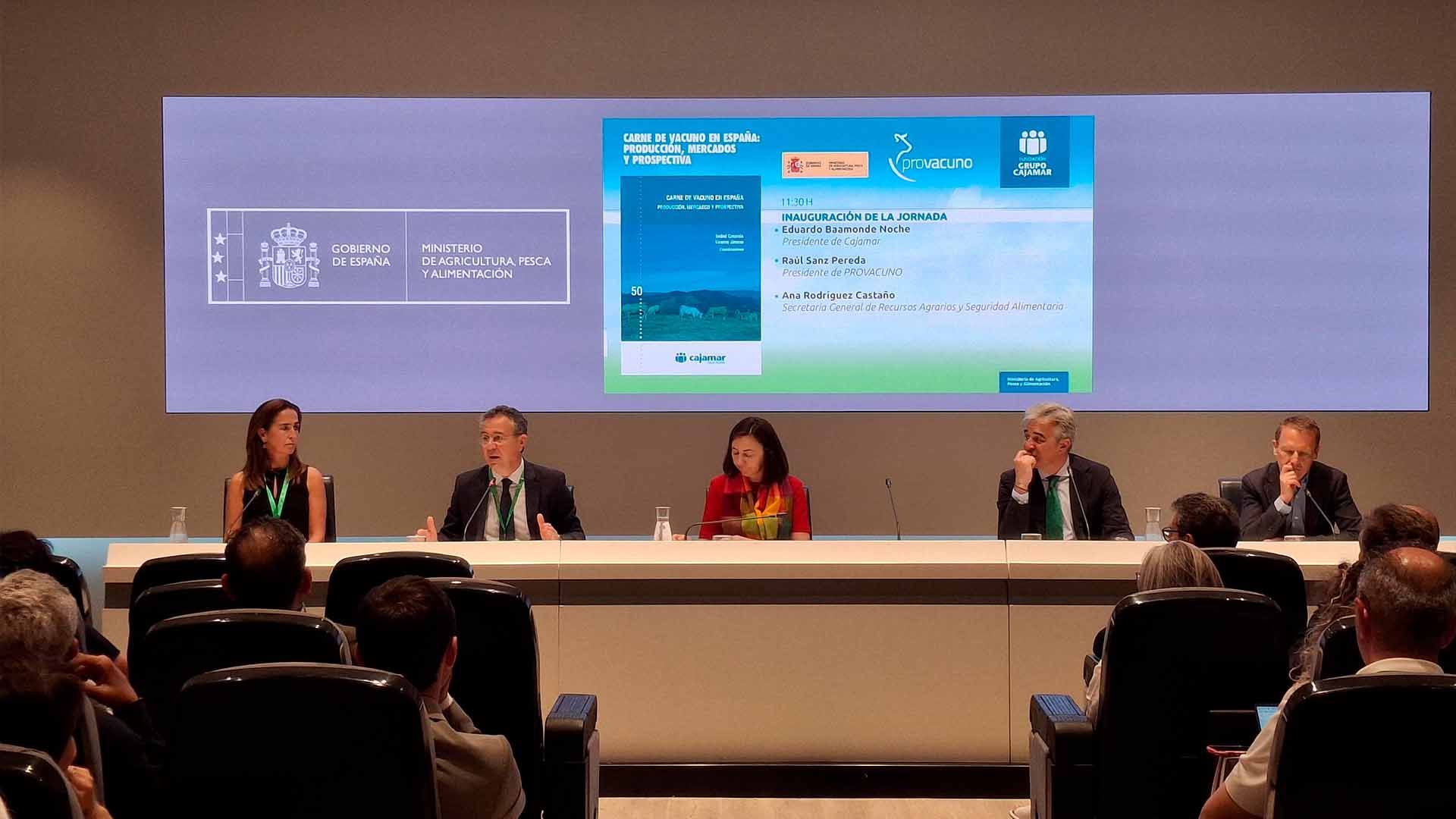 Cajamar ha presentado en Madrid, con la colaboración de&nbsp;la&nbsp;Organización Interprofesional de la Carne de Vacuno (Provacuno), la monografía&nbsp;'Carne de vacuno en España: producción, mercados y prospectiva'.