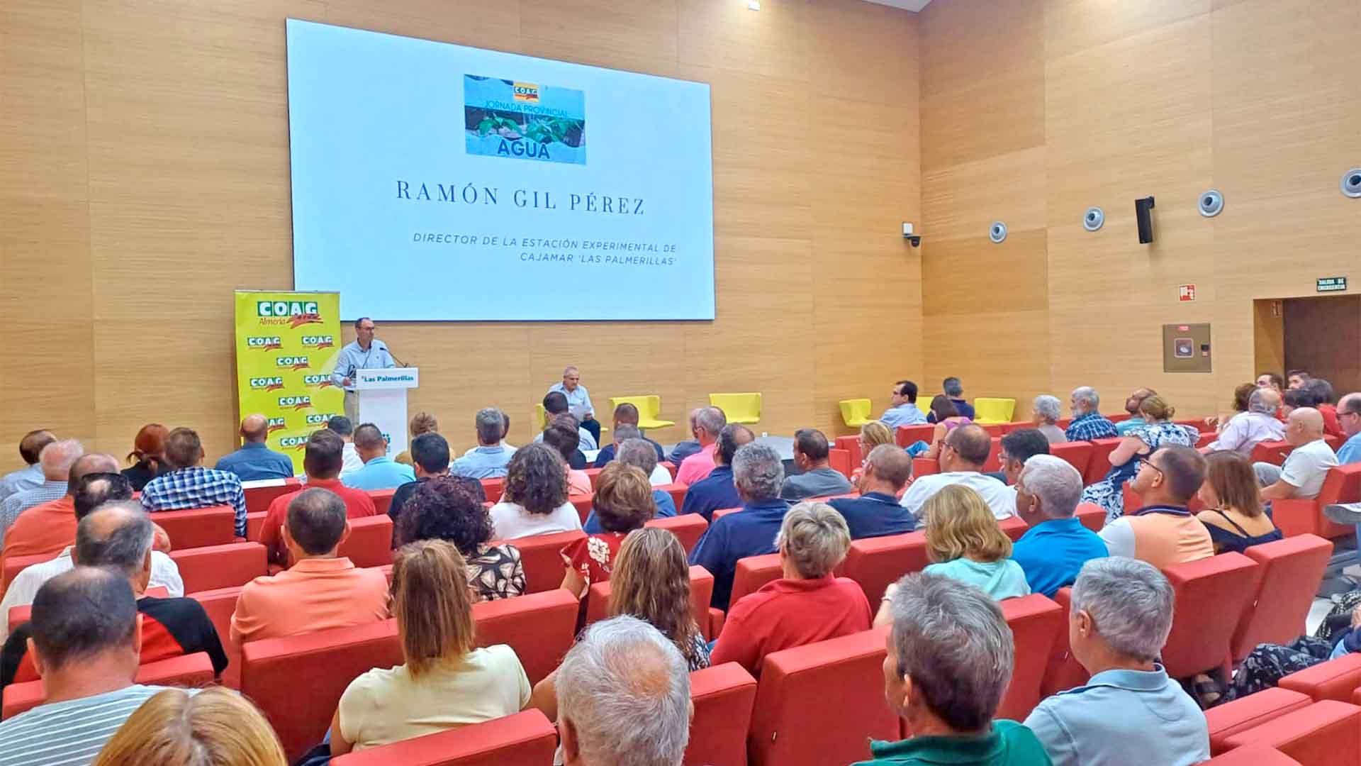 Auditorio repleto de aistentes.