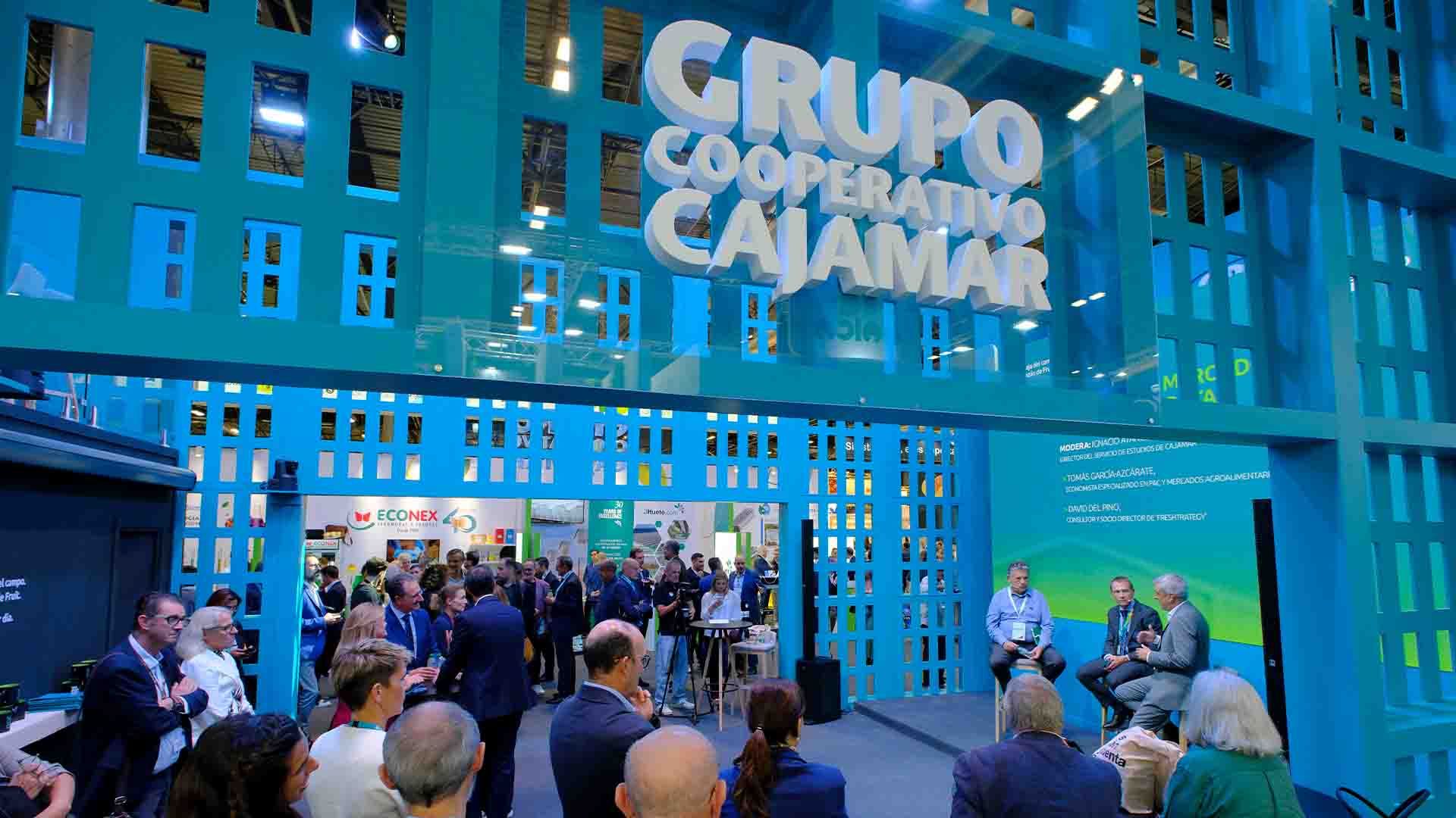 Mesa redonda sobre la PAC en el estand de Cajamar en Fruit Attraction 2025.