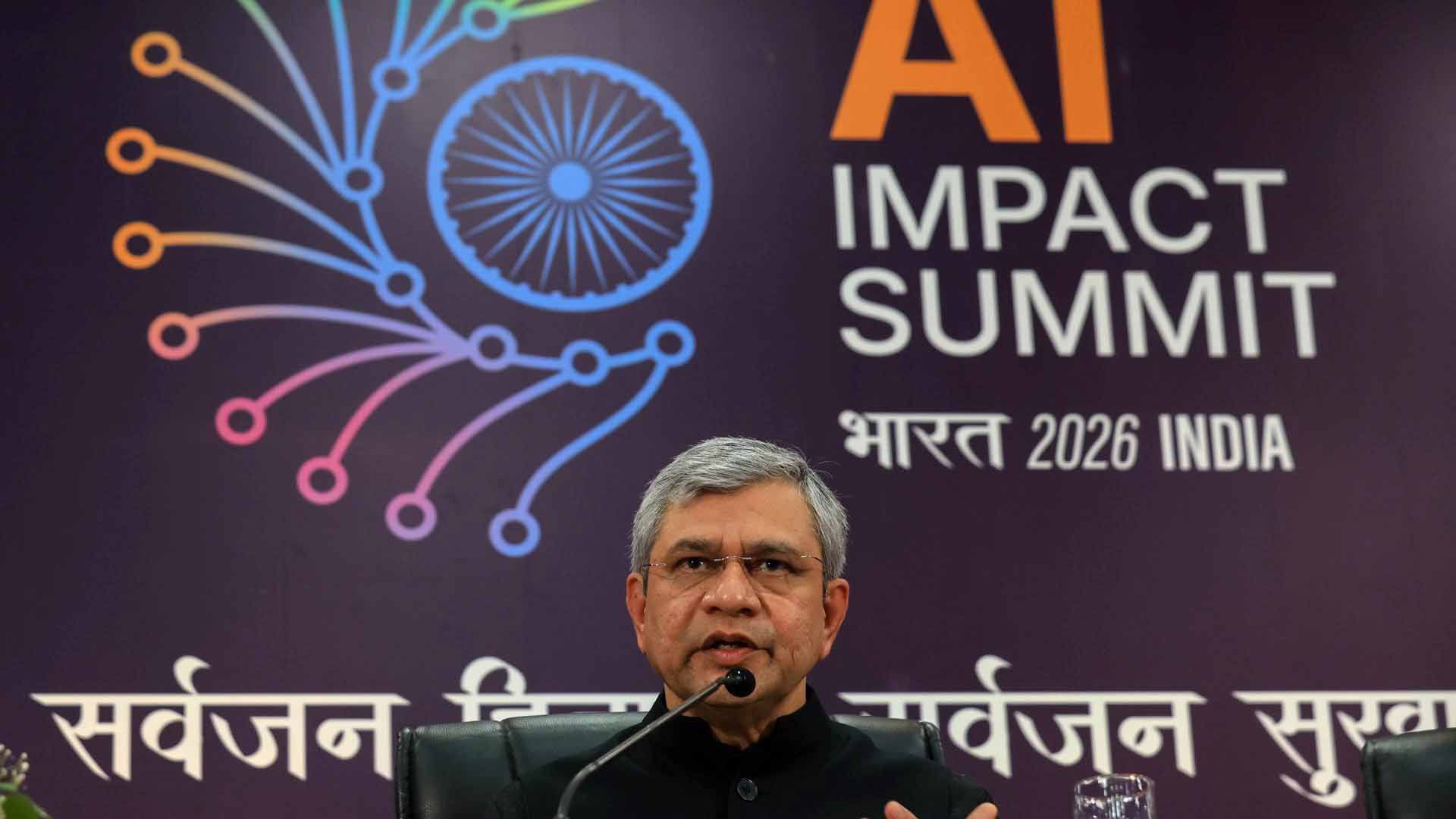 El ministro de Tecnología de la Información indio, Ashwini Vaishnaw este martes en Nueva Delhi, la India. EFE/EPA/RAJAT GUPTA.