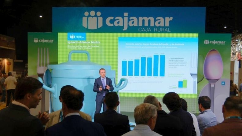 Ignacio Atance, director del Servicio de Estudios de la Fundación Grupo Cajamar, presenta los datos del sector agroalimentario andaluz en Auténtica Premium Food
