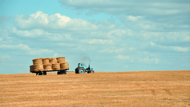 Tractor en un campo español