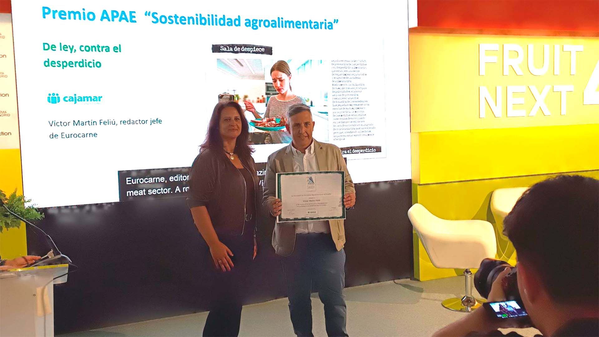 Víctor Martín Feliú, redactor jefe de la revista Eurocarne, ha sido el ganador del premio a la categoría 'Sostenibilidad Agroalimentaria', que cuenta con el patrocinio de Cajamar