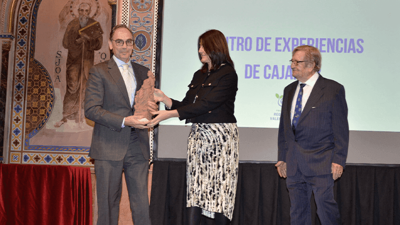 Carlos Baixauli recibe el premio FECOREVA 2024
