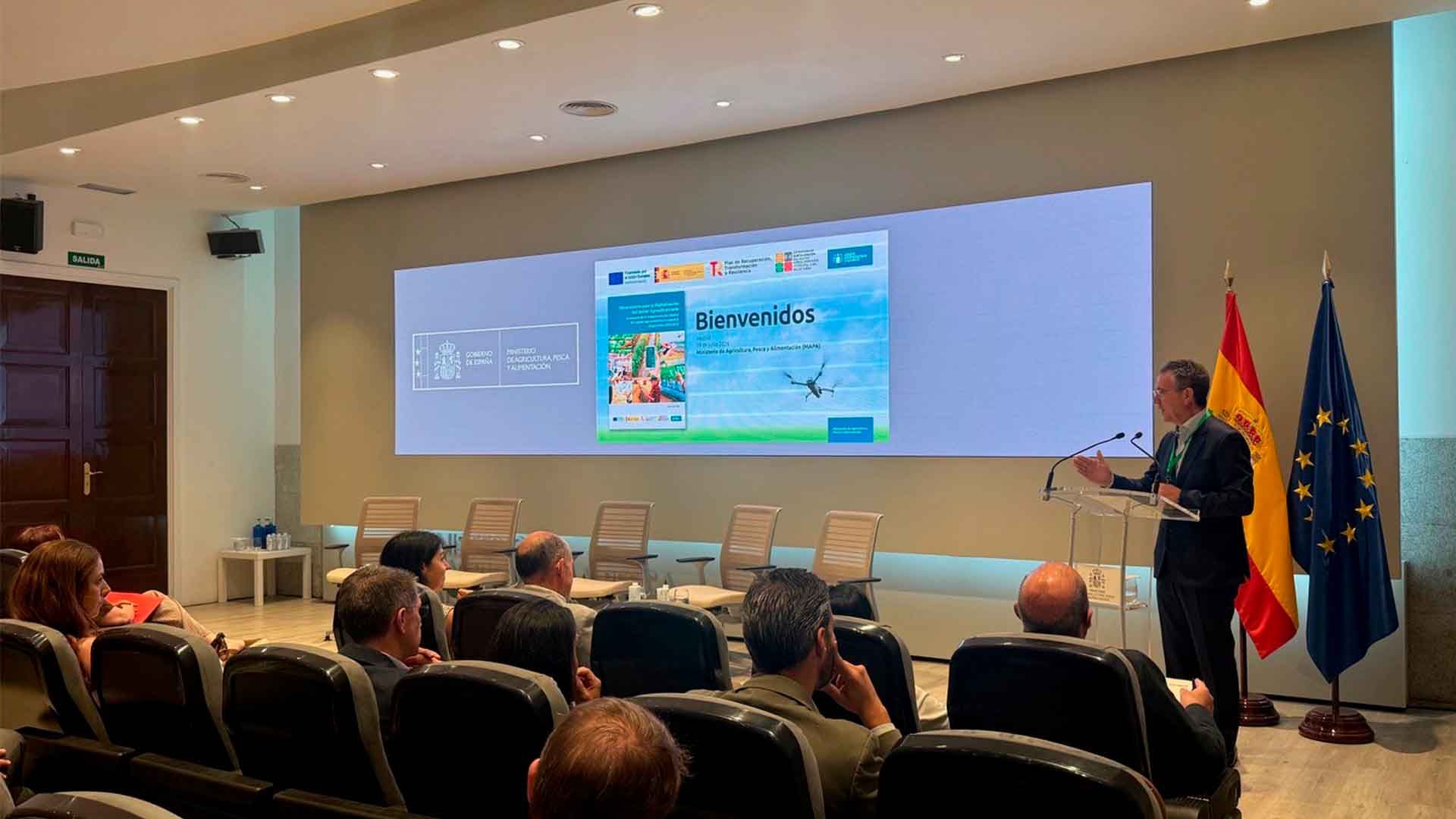 Eduardo Baamonde, presidente de Cajamar, durante la bienvenida al acto. 