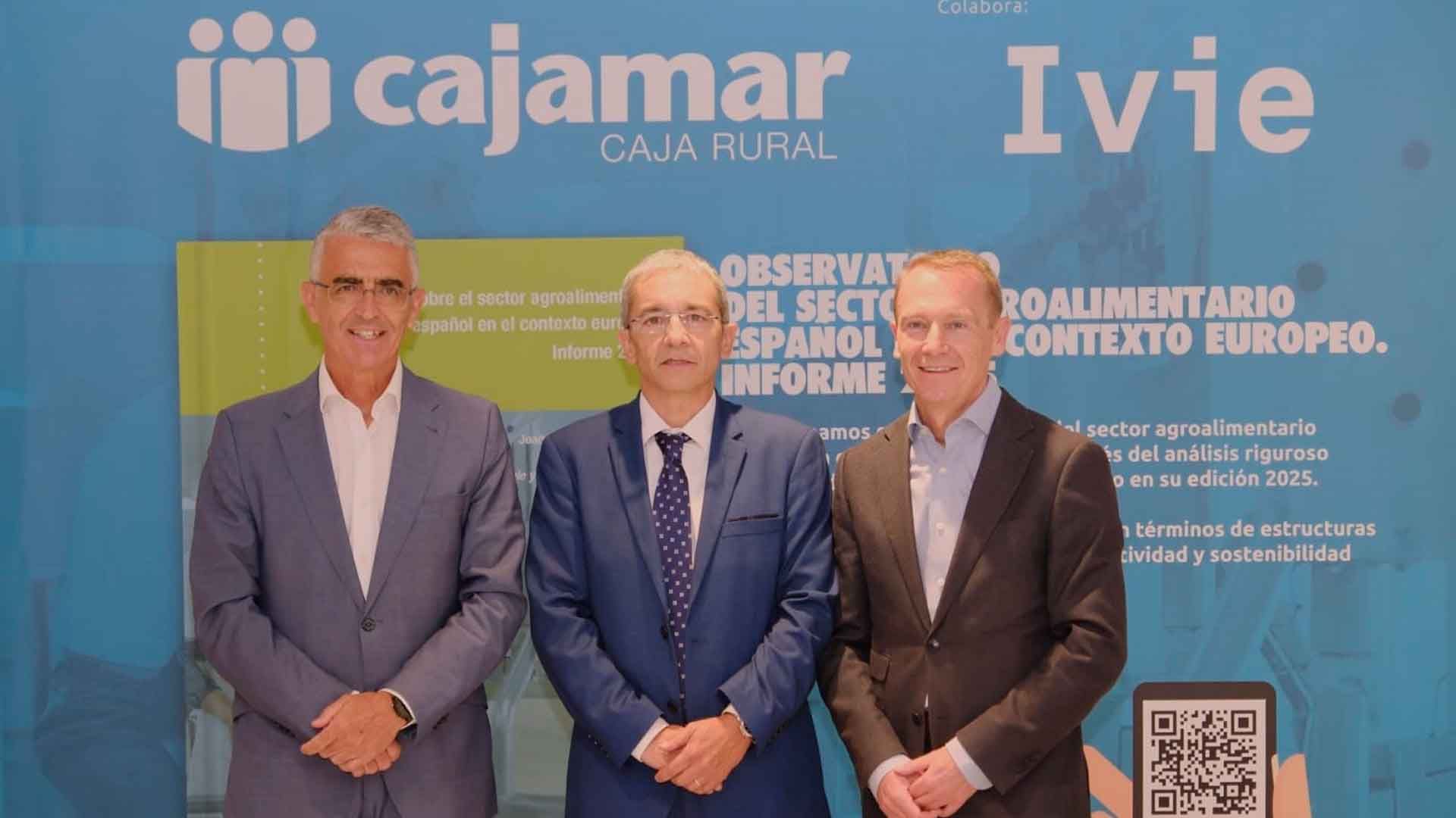 De izquierda a derecha: Roberto García Torrente, Joaquín Maudos e Ignacio Atance.