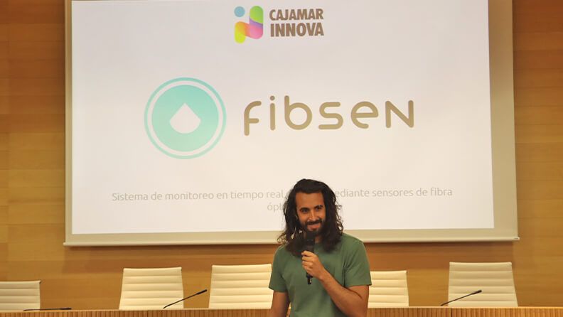 Fibsen, empresa seleccionada, expone su proyecto en la presentación de la nueva convocatoria.