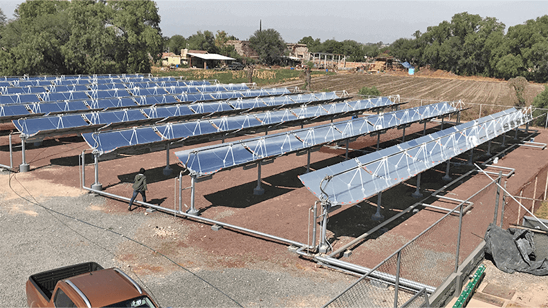 Instalación solar térmica de captadores cilindro-parabólicos en una industria quesera (México, fuente: Inventive Power).