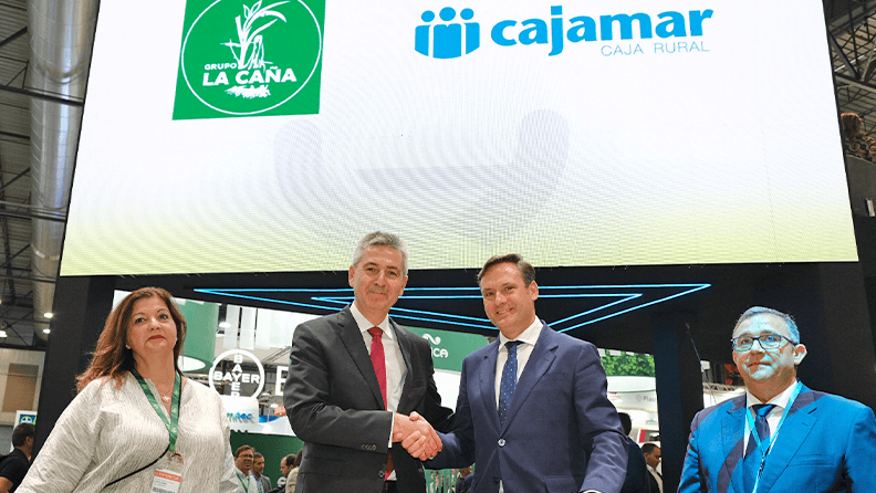 Firma del convenio con Grupo La Caña.