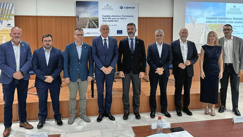 Foto de familia de la jornada ‘Cambio climático: estrategias de la UE para un futuro más sostenible’. Imagen: FH Almería.
